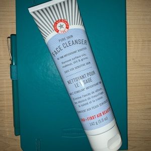 First Aid Beauty FULL SIZE Cleanser